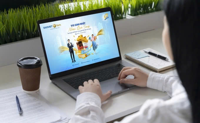 BaoViet Bank tặng quà khách hàng nhân dịp sinh nhật 17 tuổi