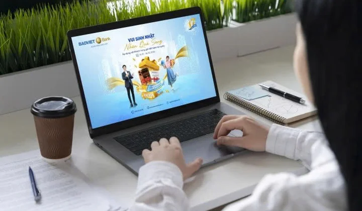 BaoViet Bank tặng quà khách hàng nhân dịp sinh nhật 17 tuổi
