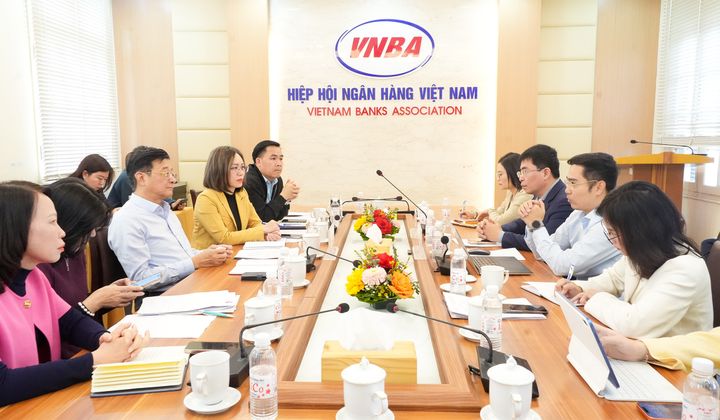 Phó Chủ tịch, Tổng Thư ký Nguyễn Quốc Hùng làm việc với Chủ nhiệm Câu lạc bộ Xử lý nợ