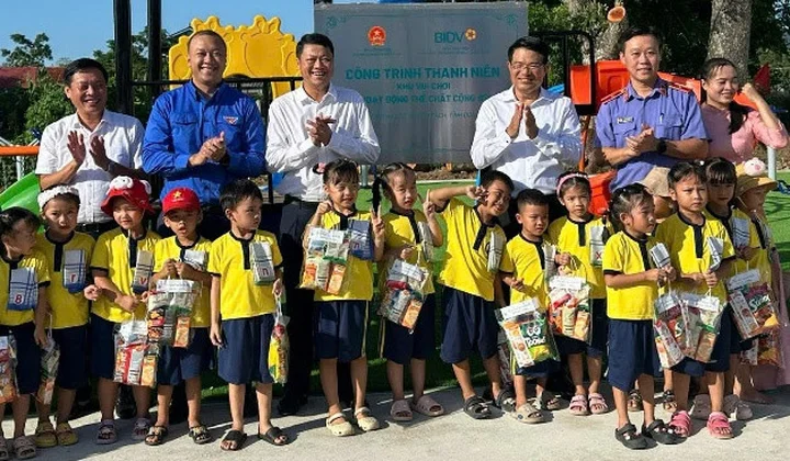 Đoàn Thanh niên BIDV và Viện Kiểm sát Nhân dân tối cao trao tặng an sinh xã hội tại Quảng Trị