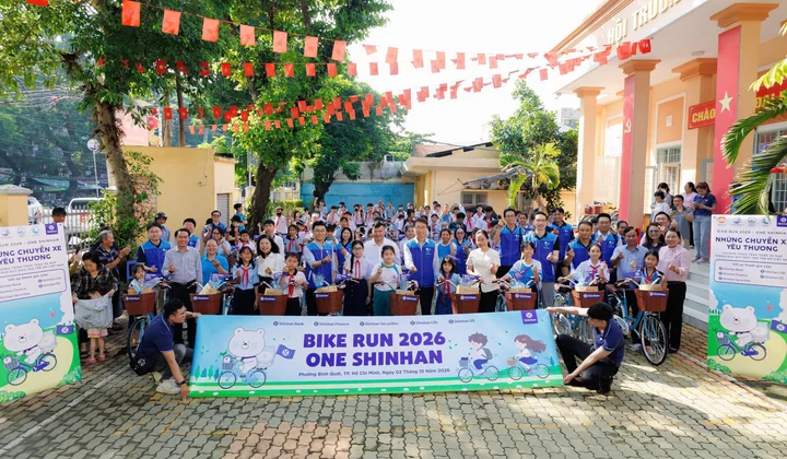 Các công ty thành viên Shinhan tại Việt Nam trao tặng 81 xe đạp cho học sinh khó khăn tại TP. Hồ Chí Minh