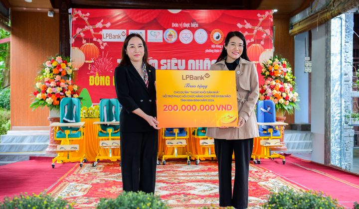 LPBank lan tỏa Tết ấm, hỗ trợ trẻ bại não tại Ninh Bình