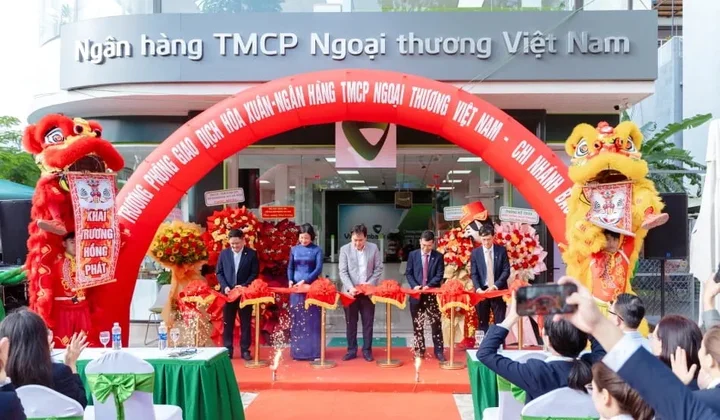 Vietcombank Bắc Đà Nẵng khai trương phòng giao dịch Hòa Xuân tại địa điểm mới