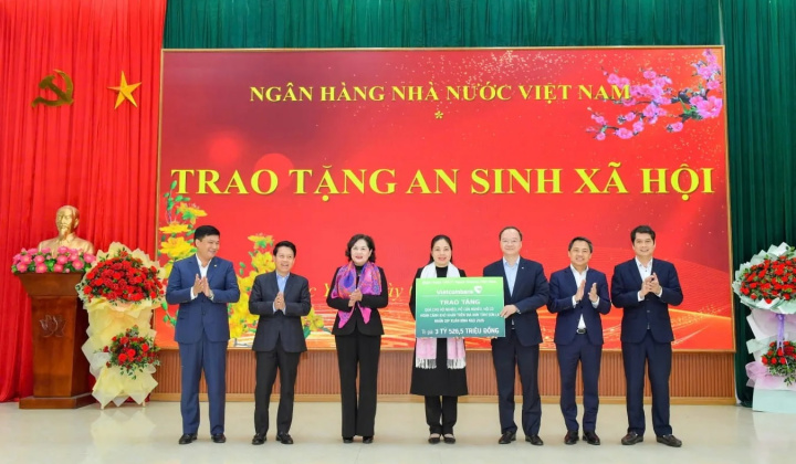 Vietcombank tiếp tục hành trình mang Tết ấm đến với đồng bào