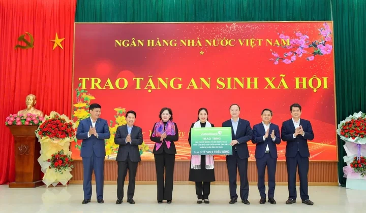 Vietcombank tiếp tục hành trình mang Tết ấm đến với đồng bào
