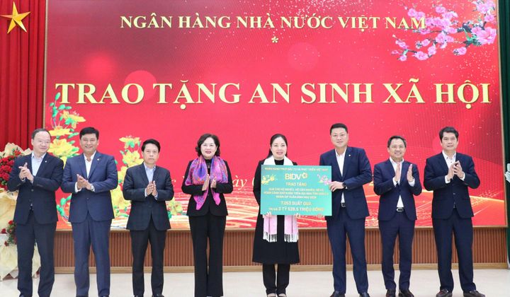 BIDV đồng hành ngành Ngân hàng trao quà Tết tới đồng bào nghèo Sơn La