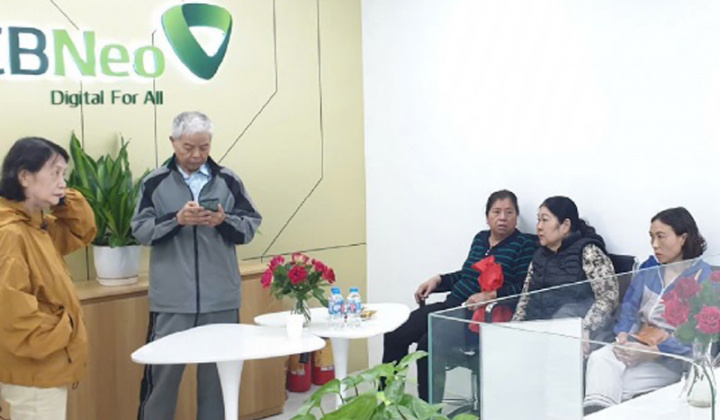 VCBNeo khai trương địa điểm mới phòng giao dịch Đội Cấn