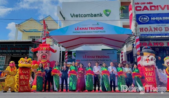 Vietcombank Đồng Tháp khai trương trụ sở mới Phòng Giao dịch Tháp Mười