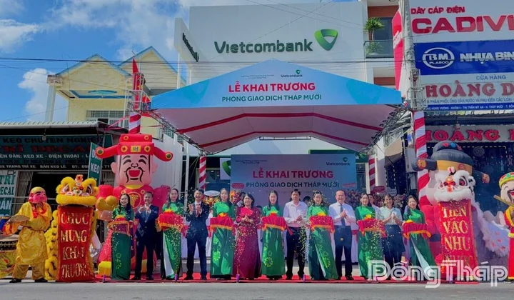 Vietcombank Đồng Tháp khai trương trụ sở mới Phòng Giao dịch Tháp Mười
