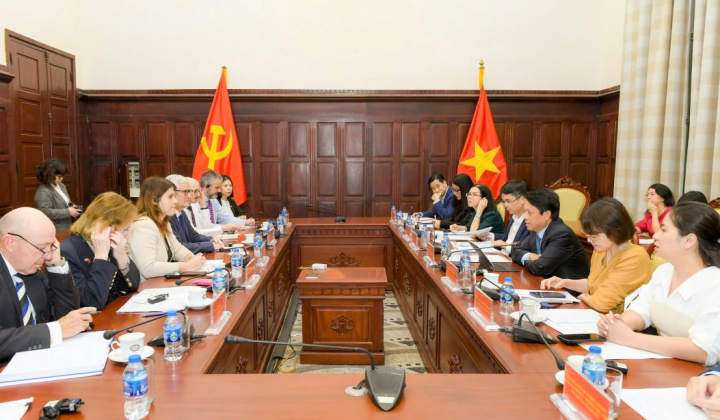 Phó Thống đốc Phạm Tiến Dũng làm việc với Đoàn công tác của Vương quốc Anh