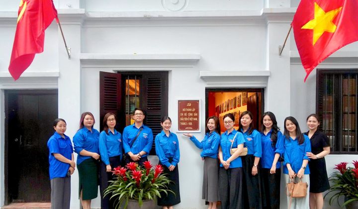 Tuổi trẻ Hiệp hội Ngân hàng Việt Nam dâng hương và thăm di tích cách mạng 5D Hàm Long