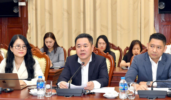 Phó Thống đốc Nguyễn Ngọc Cảnh làm việc với đoàn Cán bộ Quỹ Tiền tệ quốc tế