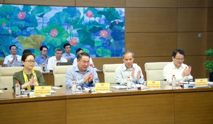 Phó Thống đốc Đoàn Thái Sơn tham dự phiên họp Thường trực Ủy ban Kinh tế và Tài chính mở rộng