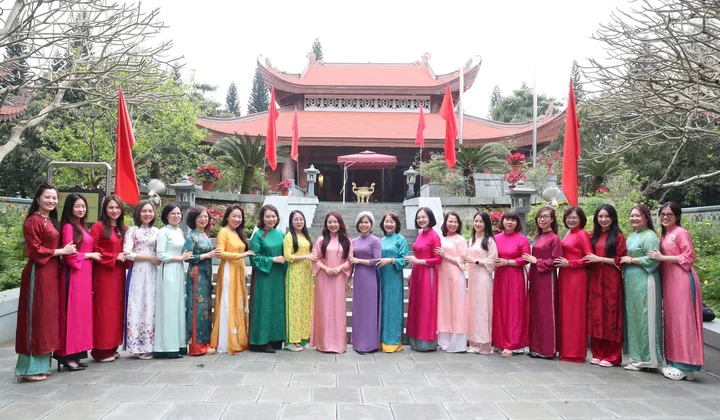 Nữ cán bộ công đoàn cơ sở Hiệp hội Ngân hàng Việt Nam hưởng ứng “Tuần lễ Áo dài” năm 2026
