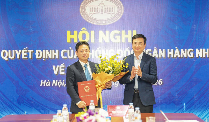 Phó Thống đốc Phạm Thanh Hà trao Quyết định giao Quyền Tổng Biên tập Thời báo Ngân hàng