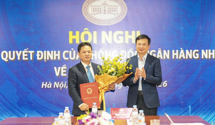 Phó Thống đốc Phạm Thanh Hà trao Quyết định giao Quyền Tổng Biên tập Thời báo Ngân hàng