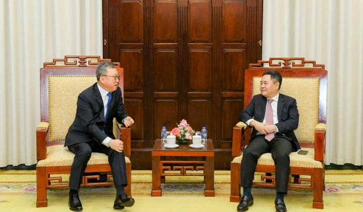 Phó Thống đốc Nguyễn Ngọc Cảnh tiếp Chủ tịch kiêm Tổng Giám đốc Ngân hàng Shinhan Hàn Quốc