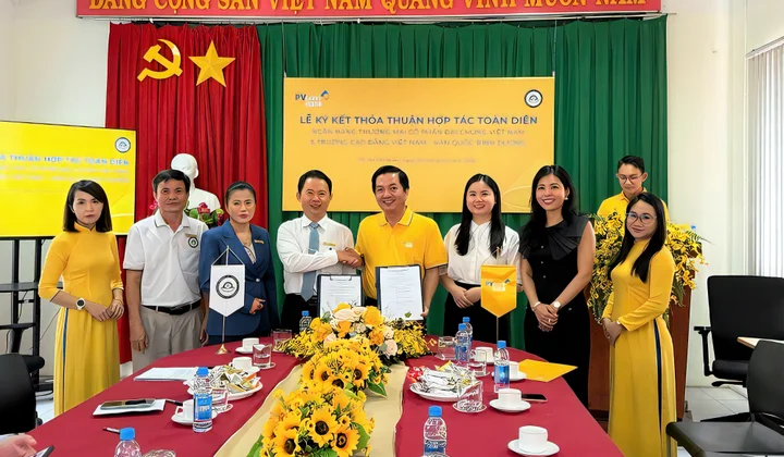 PVcomBank đồng loạt ký kết hợp tác với hai trường cao đẳng, mở rộng hệ sinh thái tài chính