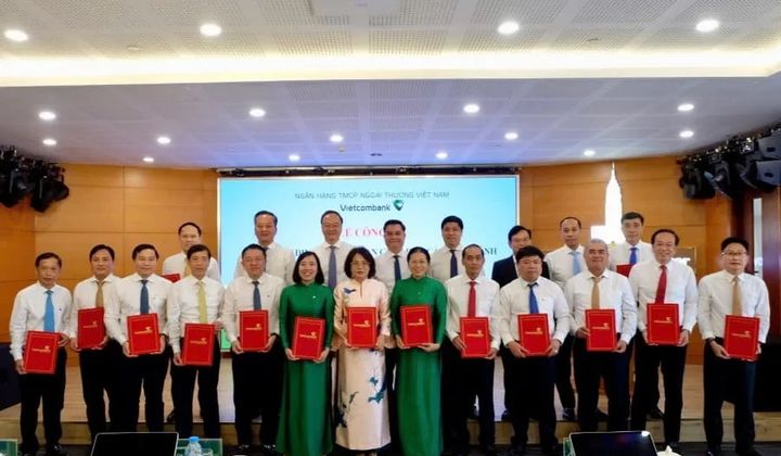 Vietcombank điều động, bổ nhiệm và giao phụ trách 16 chi nhánh