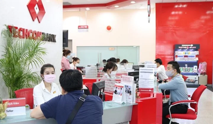Private banks accelerate in equity