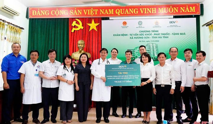 BIDV cùng Bệnh viện Bạch Mai khám sức khỏe cho 1.500 người dân Hà Tĩnh