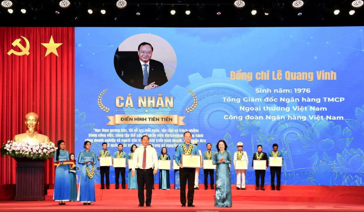 Tổng Giám đốc Vietcombank được khen thưởng với thành tích xuất sắc trong học tập và làm theo tư tưởng, đạo đức, phong cách Hồ Chí Minh