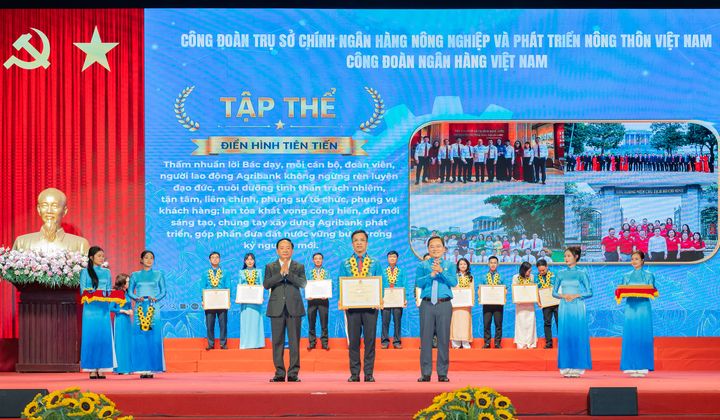 Công đoàn Trụ sở chính Agribank được Tổng Liên đoàn Lao động Việt Nam biểu dương điển hình tiên tiến