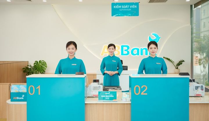 ABBank áp dụng mô hình quầy giao dịch đứng toàn hệ thống, tối ưu trải nghiệm