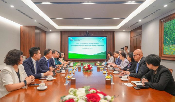 Vietcombank và AIIB tổ chức chương trình làm việc cấp cao