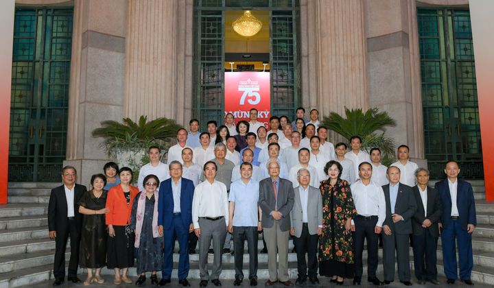 Tiếp bước các thế hệ cha anh, viết tiếp trang sử vẻ vang của ngành Ngân hàng