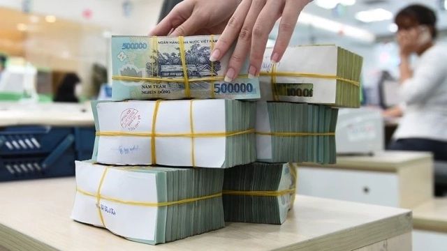 Lãi suất huy động tiếp tục giảm