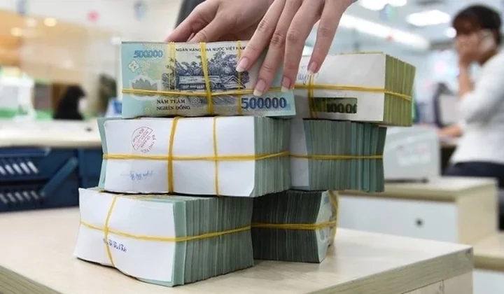 Lãi suất huy động tiếp tục giảm