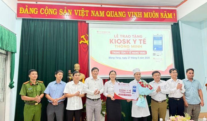 Agribank Đông Gia Lai trao tặng 7 Kiosk y tế thông minh, đồng hành chuyển đổi số ngành y tế