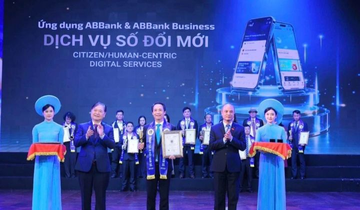ABBank nhận giải Dịch vụ số xuất sắc