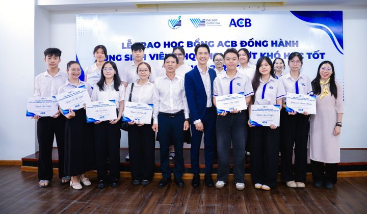 ACB trao 100 suất học bổng cho sinh viên Đại học Quốc gia TP.HCM, triển khai chương trình vay học phí ưu đãi