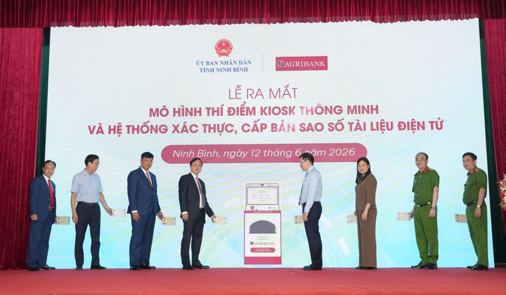 Agribank đồng hành Ninh Bình triển khai Trạm dịch vụ công số
