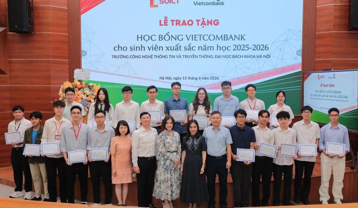 Vietcombank trao 200 triệu đồng học bổng cho sinh viên Đại học Bách khoa Hà Nội