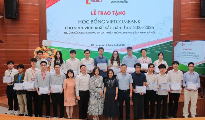 Vietcombank trao 200 triệu đồng học bổng cho sinh viên Đại học Bách khoa Hà Nội