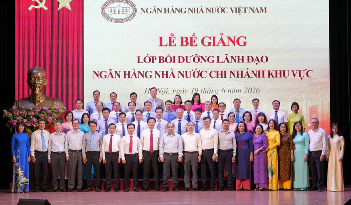 Bế giảng lớp bồi dưỡng lãnh đạo Ngân hàng Nhà nước chi nhánh Khu vực