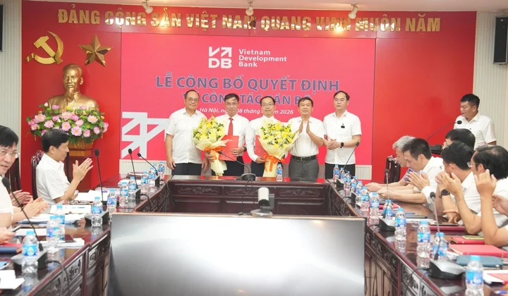 VDB công bố và trao các quyết định về công tác cán bộ