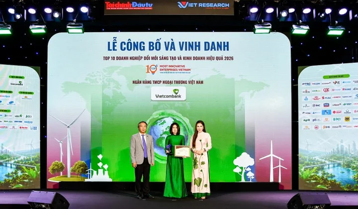 Vietcombank dẫn đầu VIE10 và xếp thứ hai VIE50 tại sự kiện vinh danh Đổi mới sáng tạo và Kinh doanh hiệu quả 2026