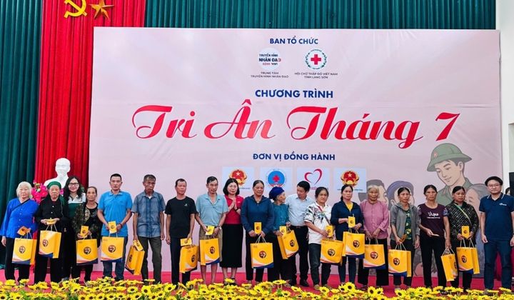 Vietcombank Sở giao dịch tham gia chương trình “Tri ân tháng 7” tại tỉnh Lạng Sơn