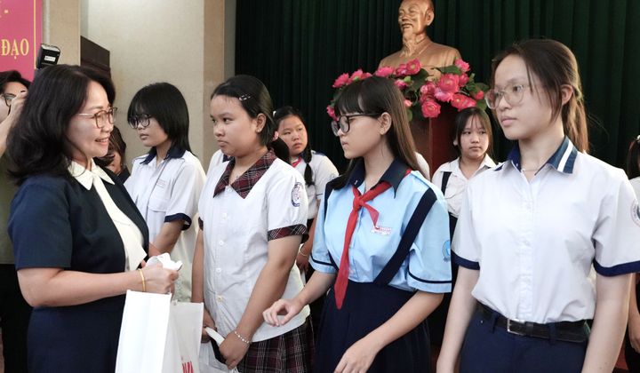 VietinBank đồng hành trao học bổng “Nữ sinh hiếu học vượt khó”