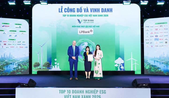 LPBank hai năm liên tiếp được vinh danh Green Leadership và Top 10 Ngân hàng ESG Việt Nam Xanh