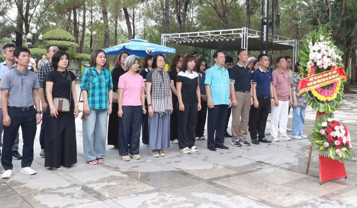 Chi bộ Cơ quan Thường trực VNBA về nguồn tri ân, bồi đắp lý tưởng cách mạng cho cán bộ, đảng viên