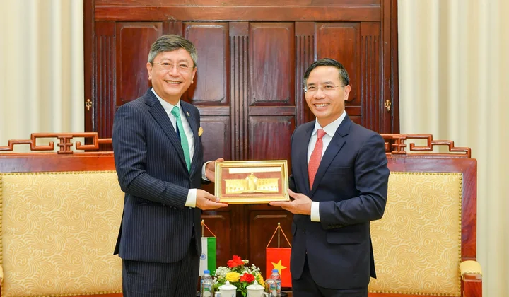 Thống đốc Phạm Đức Ấn tiếp Đại sứ Đặc mệnh toàn quyền Cộng hòa Ấn Độ tại Việt Nam