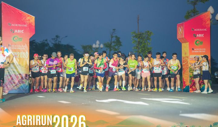Hơn 400 vận động viên tham gia Agrirun Half Marathon 2026 do Agribank tổ chức