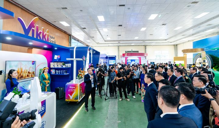 Vikki Digital Bank giới thiệu thẻ đa năng VikkiONE Connect tại Sự kiện Chuyển đổi số ngành Ngân hàng 2026