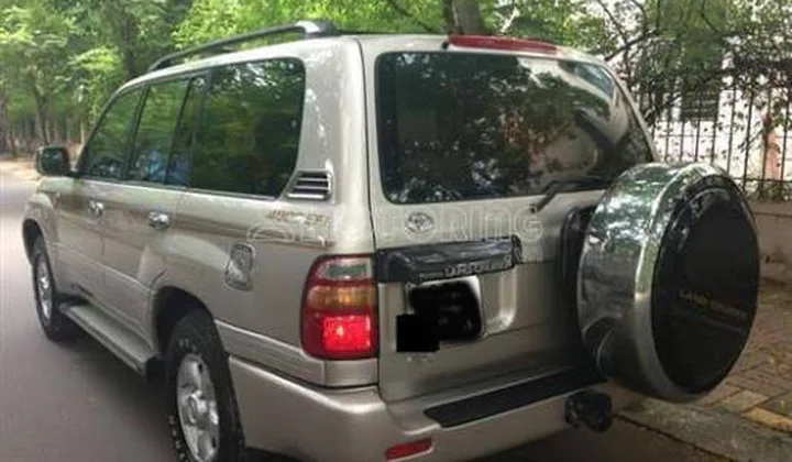 Vietcombank Cà Mau đấu giá xe Toyota Land Cruiser