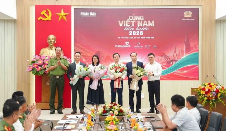 Vietcombank đồng hành "Cùng Việt Nam tiến bước 2026", hướng tới hành trình 10 tỷ bước xanh